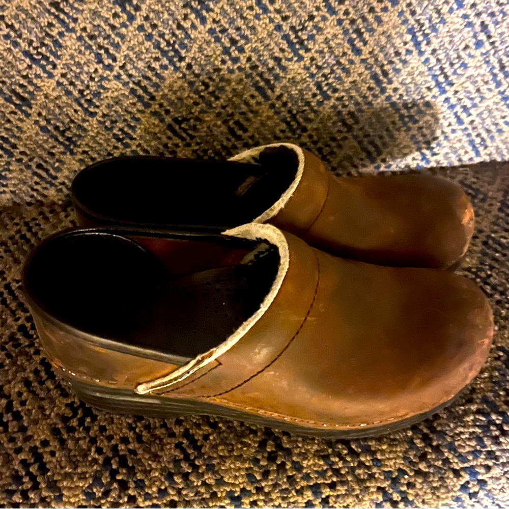 Dansko shoes for healthcare workers size 37 women's 7